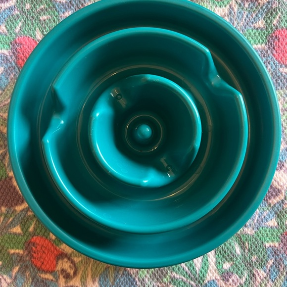Outward Hound's Fun Feeder Slo Bowl • Large
4Cup Slow Feeder Dog Bowl - Picture 2 of 2